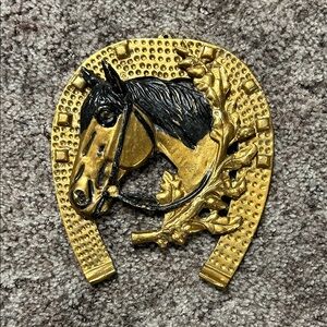 Brass Horse Head Horseshoe Decor
